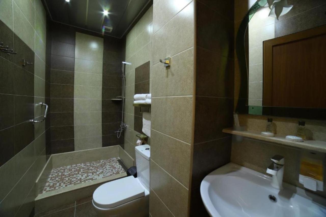 Agava Tbilisi Hotel Buitenkant foto